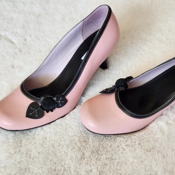 Steve Madden Shoes - New with tag VINTAGE leather STEVE MADDEN PINK BLACK FLOWER HEEL 10M